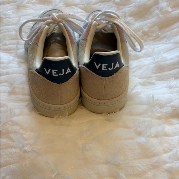 Veja Women's V-90 LEATHER LASSI Sneakers size 8/39 - Picture 4 of 7